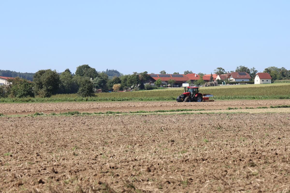 Il costruttore di attrezzature Pöttinger difende l'importanza dell'aratura nelle pratiche dell'agricoltura moderna